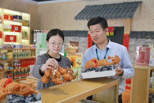 聚焦文旅融合新機(jī)遇，山東臨沭縣局（分公司）多措并舉提升旅游市場(chǎng)服務(wù)與工藝美術(shù)品零售水平